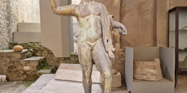 8128459A-D0D2-4B36-829B-30BE00F0307E