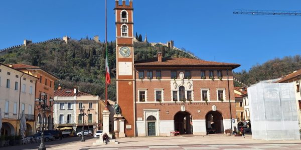 B5CAA1B7-2745-4835-8B4A-591D3638A86D