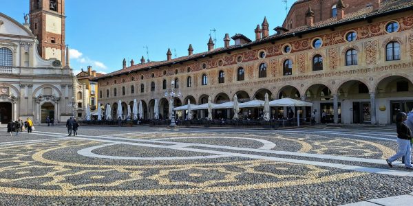 DAA8BB5F-48C6-4F1A-8866-888F8344CF7F