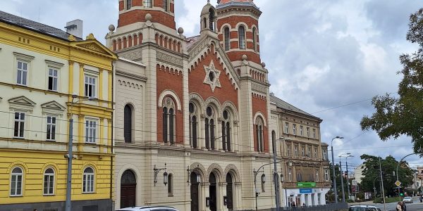 EEFBC89D-D4D2-4FB5-B6ED-DFCB0B81D96D